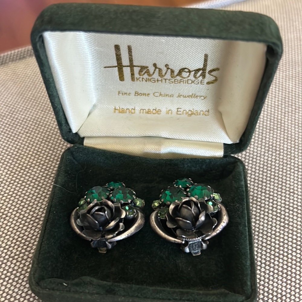 Vintage green gemstones earrings